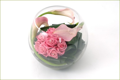 Những cách cắm hoa trong bình thủy tinh tròn