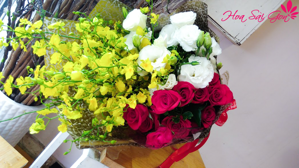 Bó hoa lan vũ nữ, hồng đỏ tươi thắm Bó hoa lan vũ nữ, hồng đỏ tươi thắm