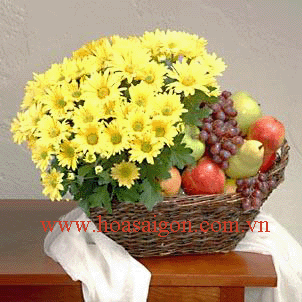 giỏ trái cây và hoa