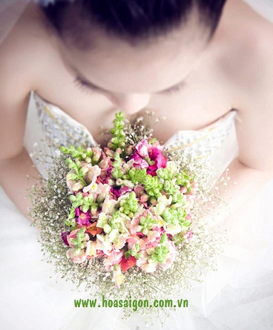 Hoa cưới đẹp được kết từ hoa phi yến nhiều màu sắc