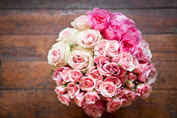 Những mẫu hoa cưới màu hồng cho cô dâu lãng mạn