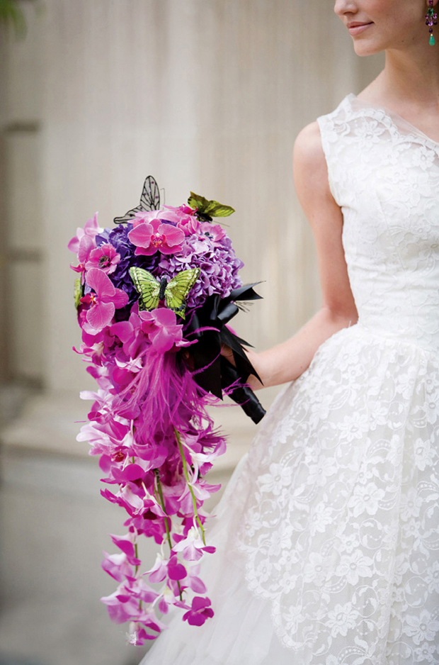 Kết quả hình ảnh cho hoa cầm tay cô dâu dạng thác nước