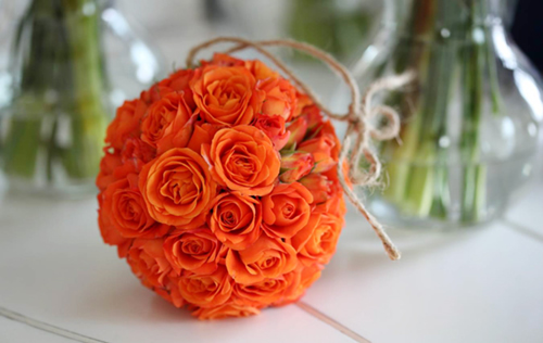 Hoa cưới màu cam sôi nổi