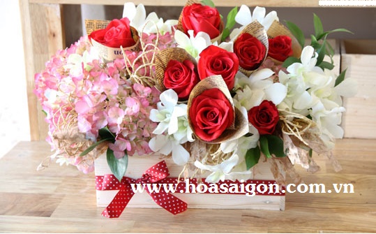 Hoa hộp gỗ dành tặng cho ai?