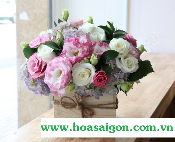 Hoa hộp gỗ dành tặng cho ai?