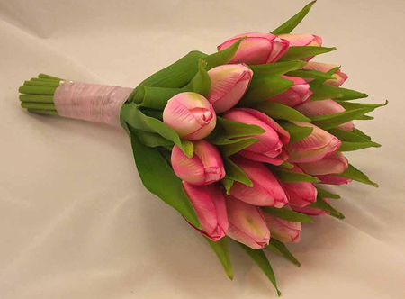 Bó hoa tulip tặng vợ là biểu tượng cho cuộc sống vĩnh hằng