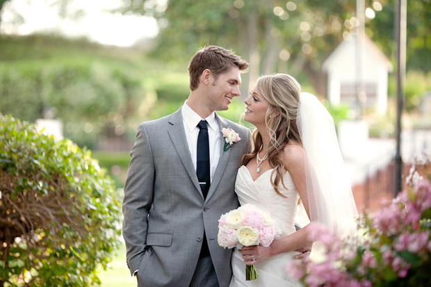 Lựa chọn bó hoa cưới phù hợp sẽ giúp bạn thêm phần xinh đẹp và lộng lẫy vạn phần