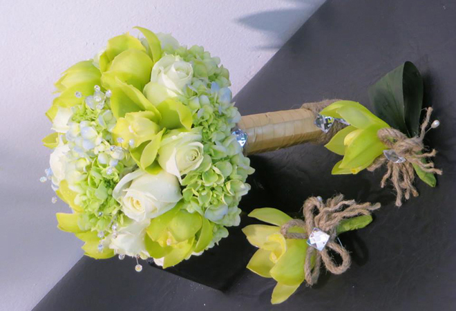 Cô dâu mệnh Hỏa phù hợp với bó hoa cưới màu xanh lá