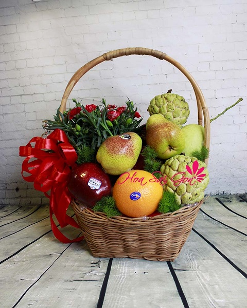 Giỏ trái cây bao gồm rất nhiều loại trái cây kết hợp với nhau
