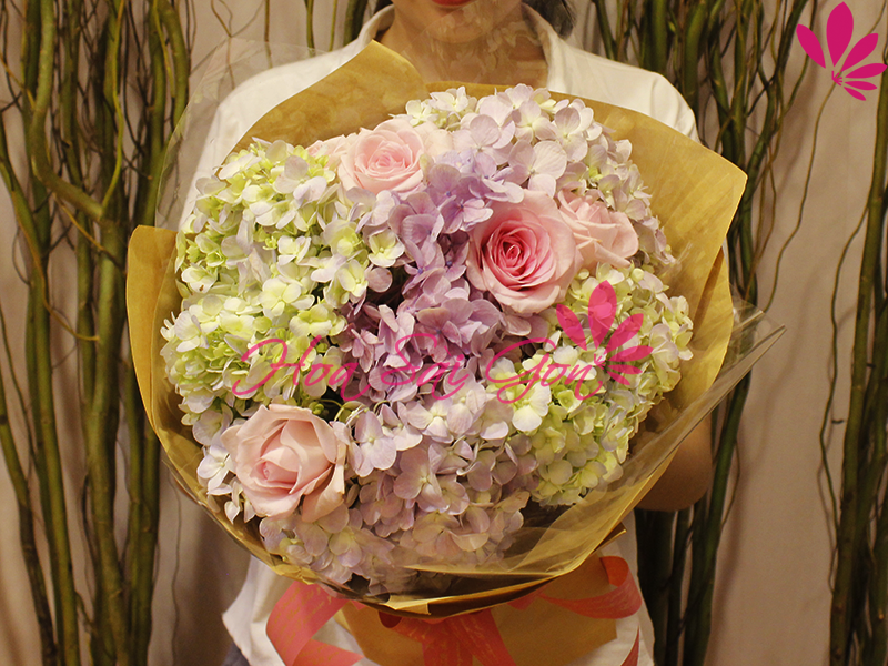 Bó hoa cẩm tú cầu hồng được bó tròn đều Bó hoa cẩm tú cầu hồng được bó tròn đều