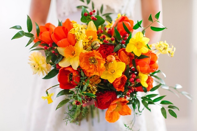 Đây là một trong những bó hoa cưới cầm tay dành cho cô dâu ưa thích sự năng động và đáng yêu