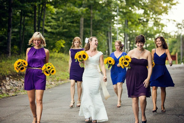 Sắc vàng rực rỡ của hoa hướng dương được các đôi uyên ương lựa chọn ngập tràn trong tiệc cưới 