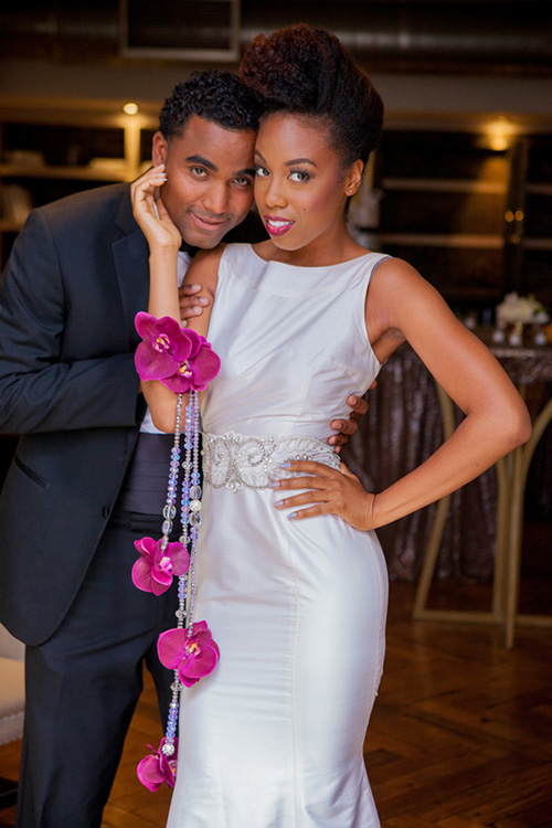 Dáng hoa cưới đeo tay trải dài theo thân váy cưới sẽ giúp các nàng dâu thon thả hơn Dáng hoa cưới đeo tay trải dài theo thân váy cưới sẽ giúp các nàng dâu thon thả hơn