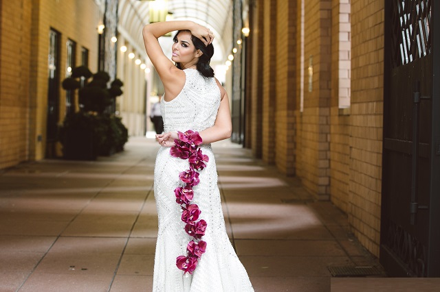 Hoa cưới đeo tay dáng dài là mẫu hoa cưới đáng thử cho mùa cưới 2017 