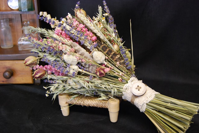 Đối với những tiệc cưới ngoài trời thì hoa cưới khô thật sự rất phù hợp Đối với những tiệc cưới ngoài trời thì hoa cưới khô thật sự rất phù hợp