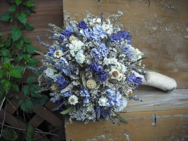 Những bó hoa cưới khô cũng rất đa dạng về màu sắc Những bó hoa cưới khô cũng rất đa dạng về màu sắc