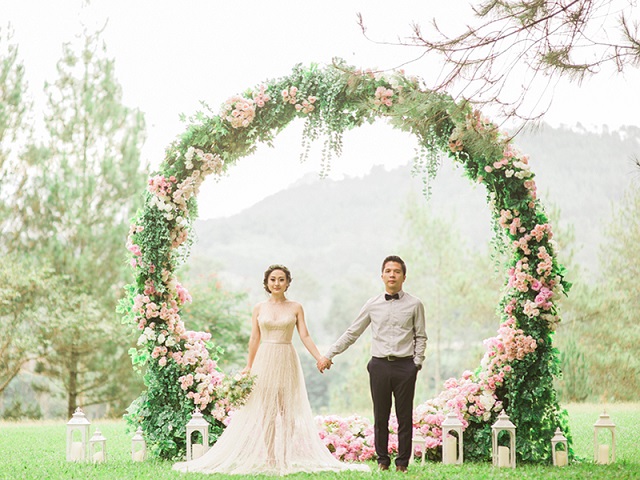 Cổng hoa cưới đẹp chính là lời chào ấn tượng đầu tiên mà các cặp uyên ương muốn gửi đến toàn bộ khách mời 