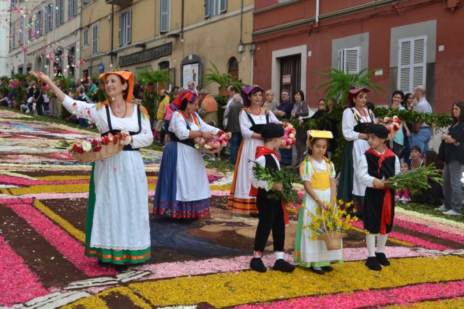 Lễ hội hoa Genzano Infiorata ở Ý
