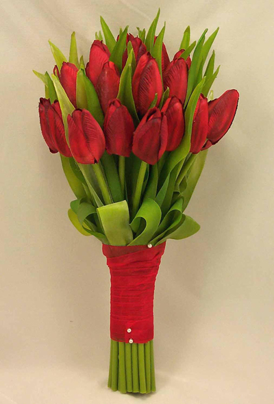 Bó hoa tulip đỏ thích hợp gửi tặng nàng nhân dịp tỏ tình hay say nắng nàng