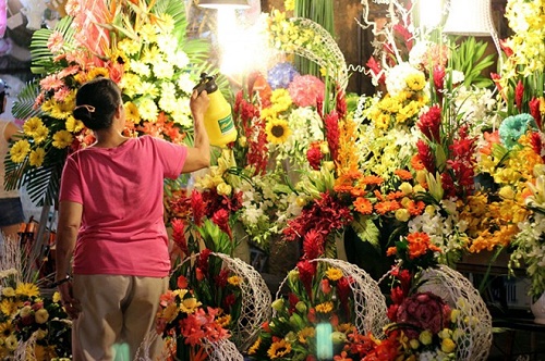 Mặc dù thị trường có biến động hay không thì các loại hoa tươi vẫn được chuẩn bị sẵn sàng cho ngày lễ mang nhiều ý nghĩa này