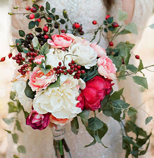 Mùa này mỗi bông hồng có kích thước to gấp đôi so với mùa hè, những cánh hoa cũng dày hơn Mùa này mỗi bông hồng có kích thước to gấp đôi so với mùa hè, những cánh hoa cũng dày hơn