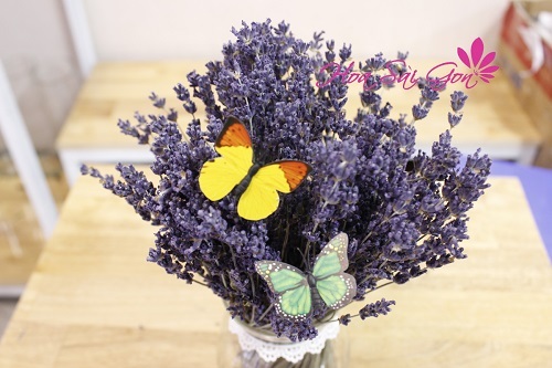  Những bó hoa Lavender khô đơn giản mộc mạc cũng là cách bày tỏ tình cảm cực chất rồi đấy nhé
