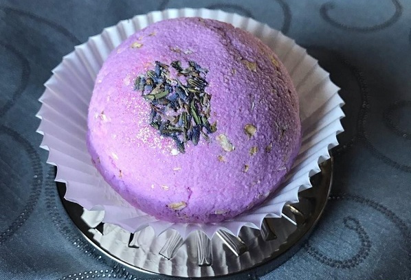 Những chiếc bánh không chỉ ngon mà có hương thơm thư thái, nhẹ nhàng từ nụ hoa lavender