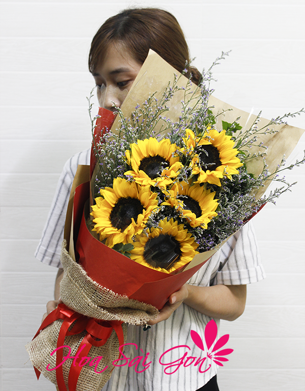 Tặng hoa hướng dương cho bạn thân giúp bạn gửi gắm lời chúc mừng sinh nhật ý nghĩa