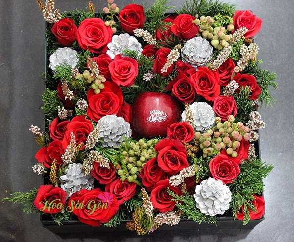 Hộp hoa Rực rỡ đêm Giáng sinh là một trong những món quà tuyệt vời 
