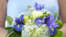 Lời cầu hôn ngọt ngào từ hoa cưới cầm tay cẩm tú cầu