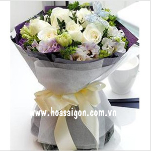 Hoa sinh nhật HB82 là sự kết hợp của hoa cát tường trắng tím và hồng trắng